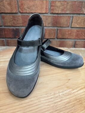 Naot Gray Mary Jane Ballet Flats Metallic Black Patent Leather Shoes Size 6